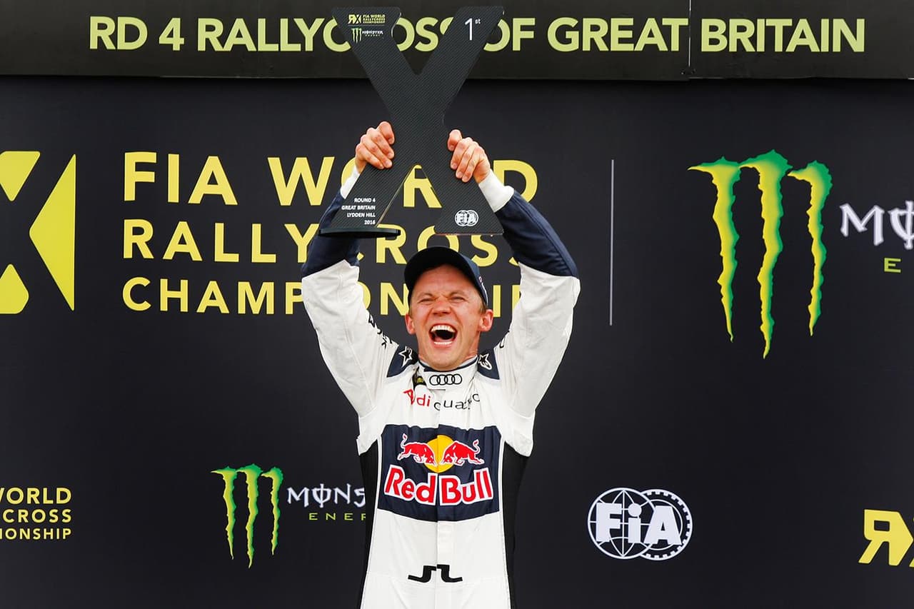 <b>Ekstrom</b>, de 38 años, se inició su campaña en Rallycross (abreviado 'RX') tras una larga trayectoria en el
<b>campeonato alemán de DTM</b> (corre allí desde 2001 con la marca de los cuatro anillos, se coronó en 2004 y 2007).