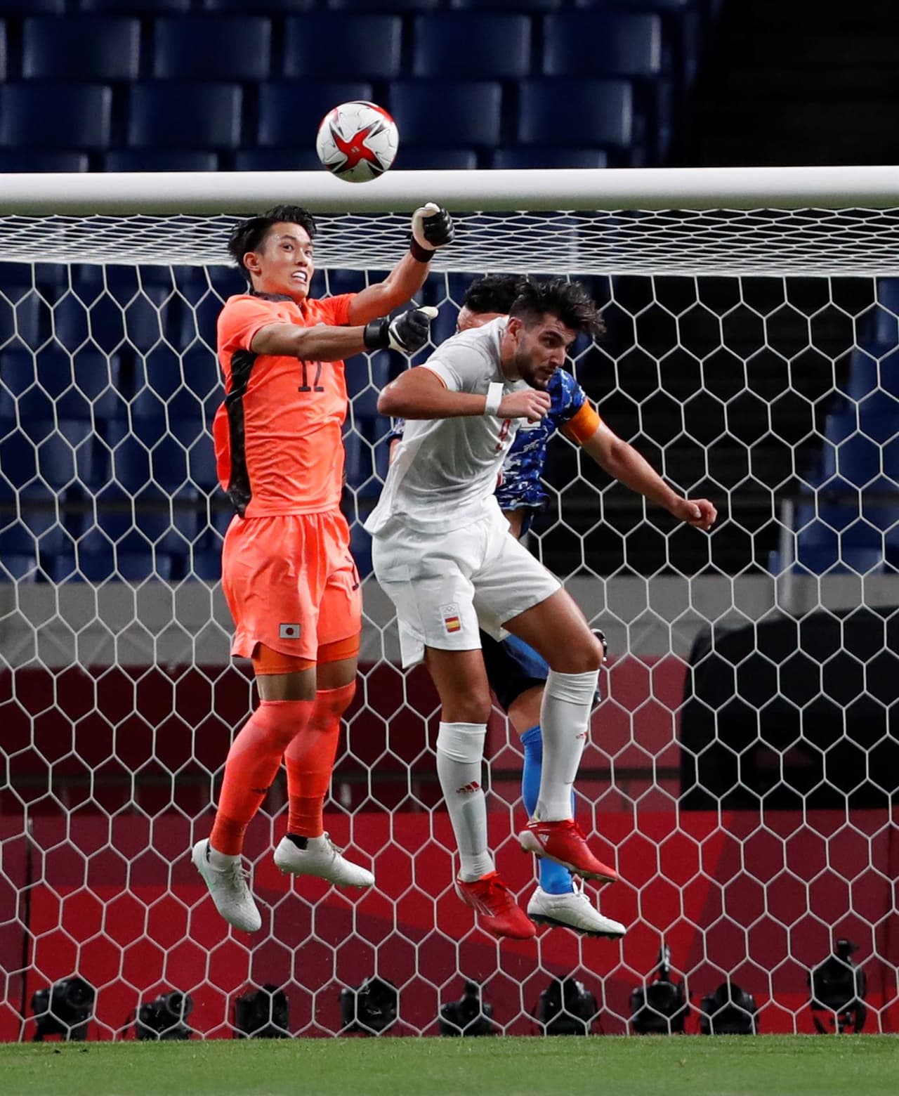 España se impone, con único gol de Marco Asencio, ante el equipo anfitrión y consigue su pase a la gran final de los Juegos Olímpicos de Tokyo 2020. Terminó el tiempo regular y fue hasta el minuto número 115 con un zurdazo, que el jugador español definió y consigue el pase. Japón se medirá ante México por la medalla de bronce.