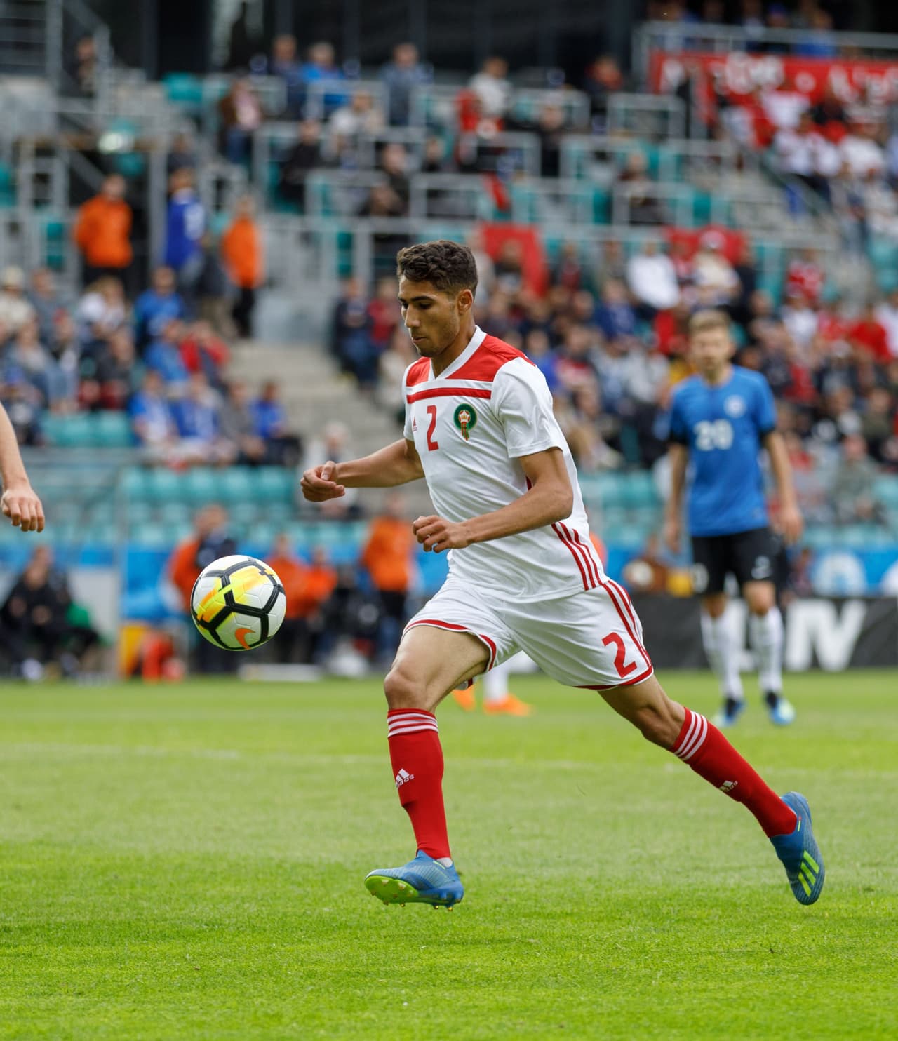 Defensa: Achraf Hakimi (19 años / Marruecos)