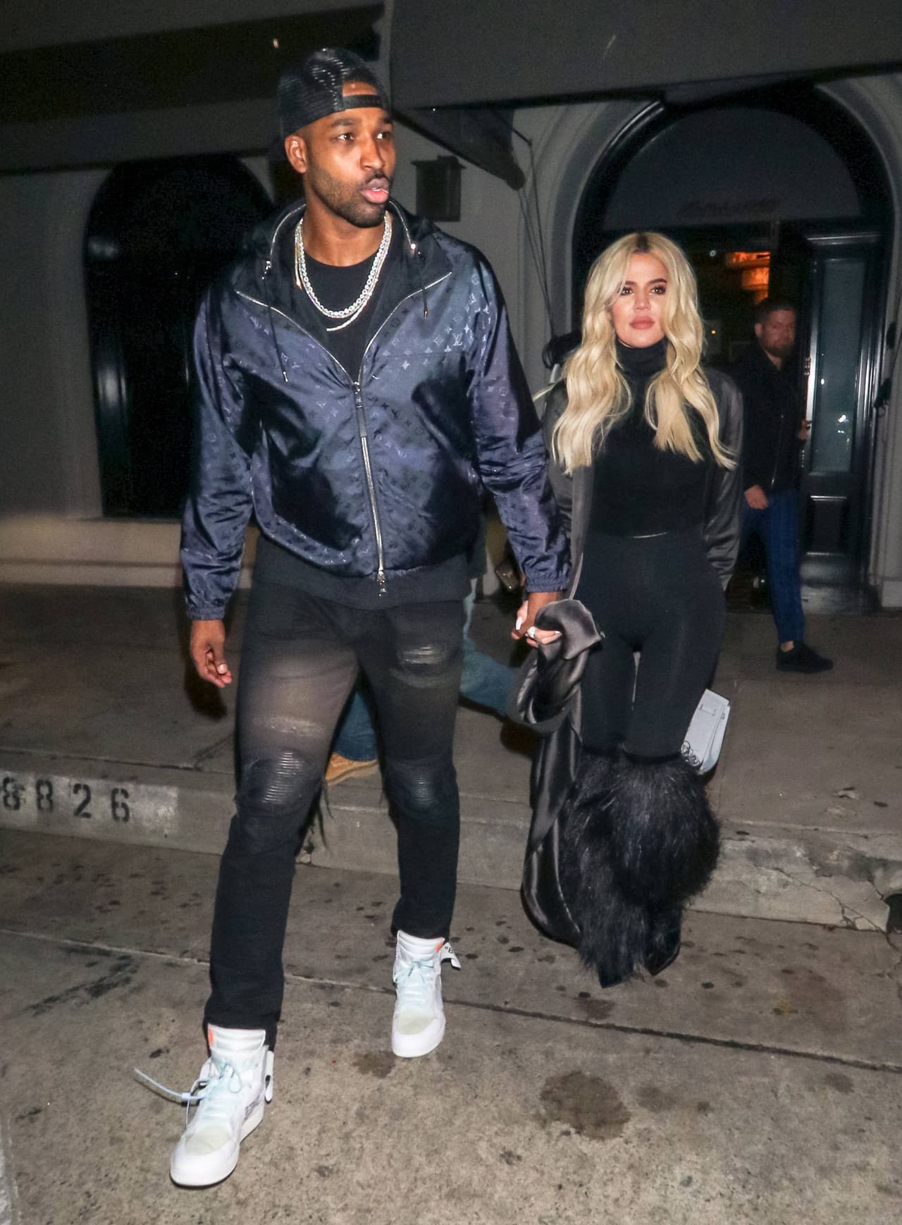 Tristan Thompson está dispuesto a todo por defender
<b><a href="https://www.univision.com/temas/khloe-kardashian" target="_blank">su relación con Khloé Kardashian</a></b> y amenaza con acciones legales en contra de Sydney Chase para lograrlo.
<br>
