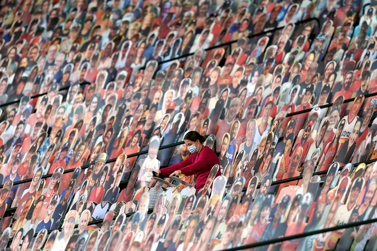 Fanáticos en el Minute Maid Park, previo al partido de Texas Rangers contra Houston Astros.