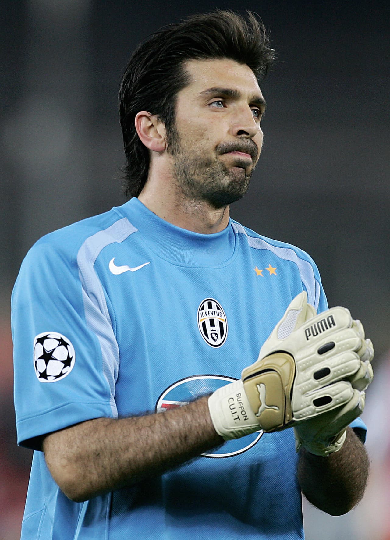 Portero: Gianluigi Buffon de la edición FIFA 2005. Tenía una media de 97.
