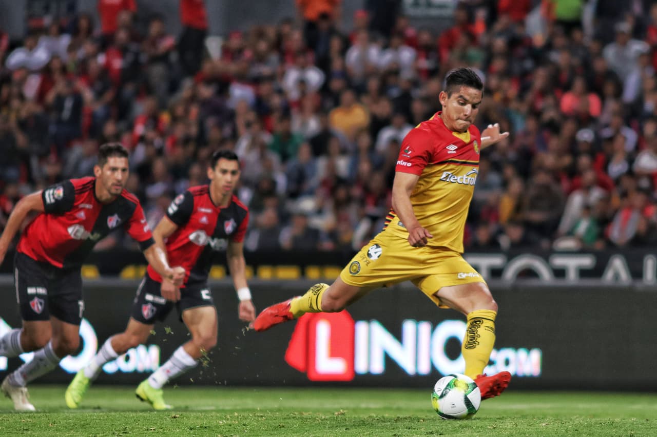 Se marcó un penalti a favor de los Melenudos universitarios. Y con este cobro, potente y colocado, lejos del alcance del portero atlista Edgar Hernández.