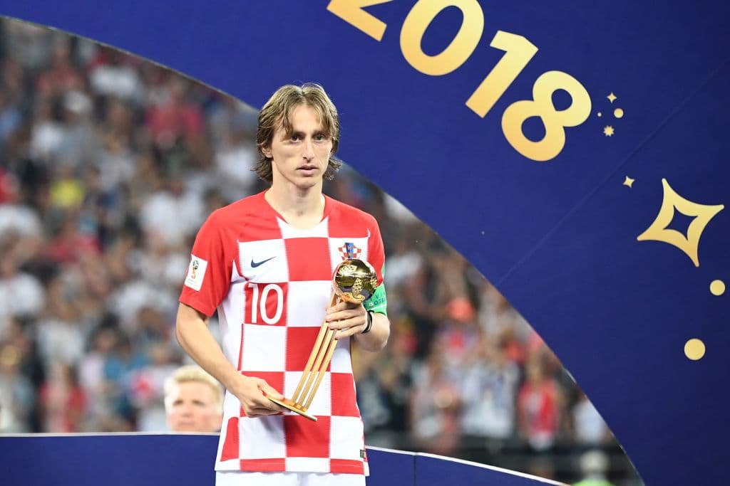 La presencia de Luka Modric resulta más que obvia al ser el ganador del Balón de Oro del Mundial por llegar a la final con Croacia en Rusia 2018 y conquistar la Champions League con Real Madrid.
