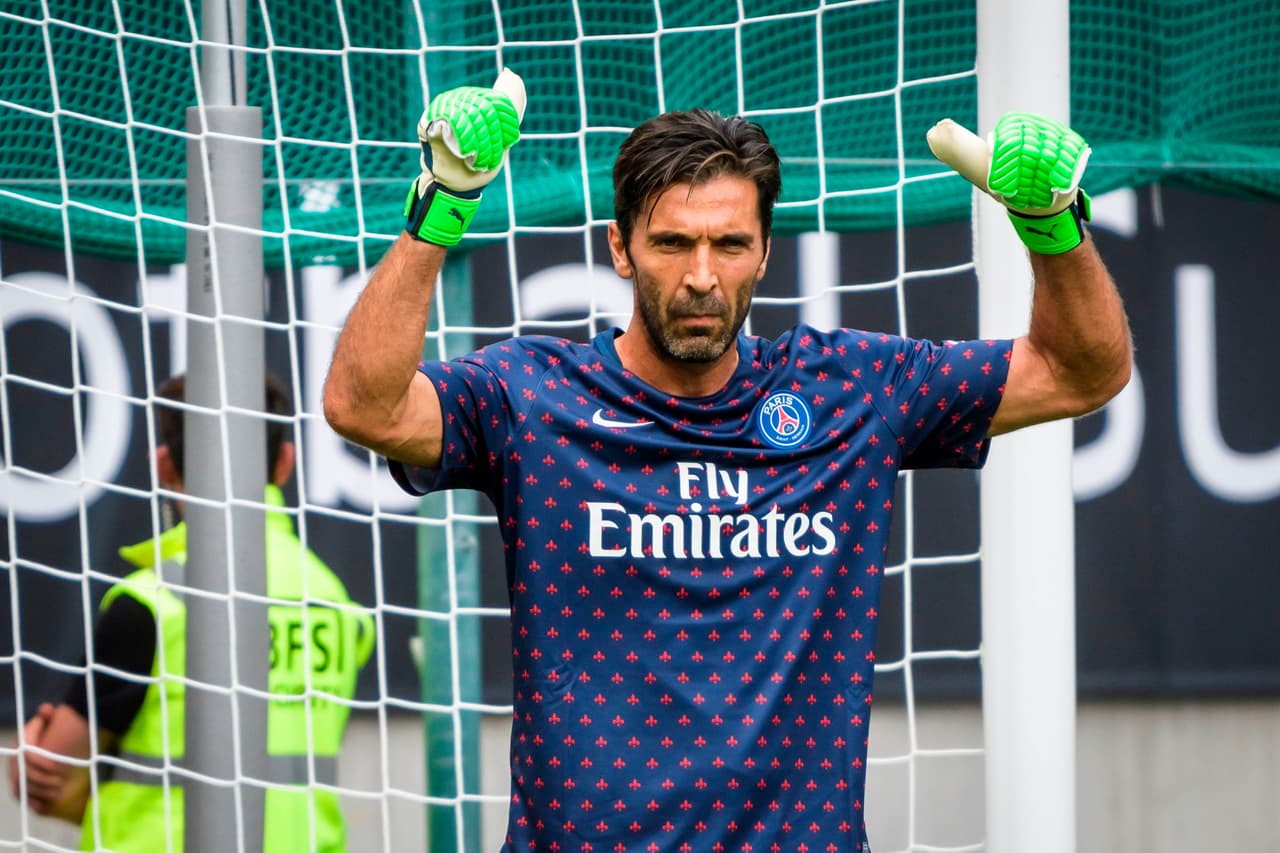 Prensa francesa revela salario de Buffon con el PSG