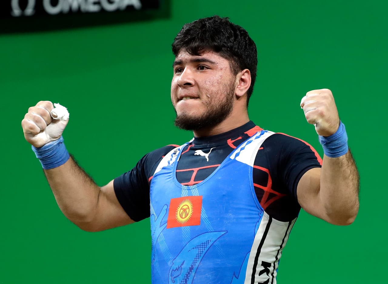 El pesista de Kirguistán, Izzat Artykov, deberá devolver la medalla de bronce que obtuvo en la prueba de 69 kilogramos, al dar positivo de estricnina, sustancia prohibida por la Agencia Mundial Antidopaje.