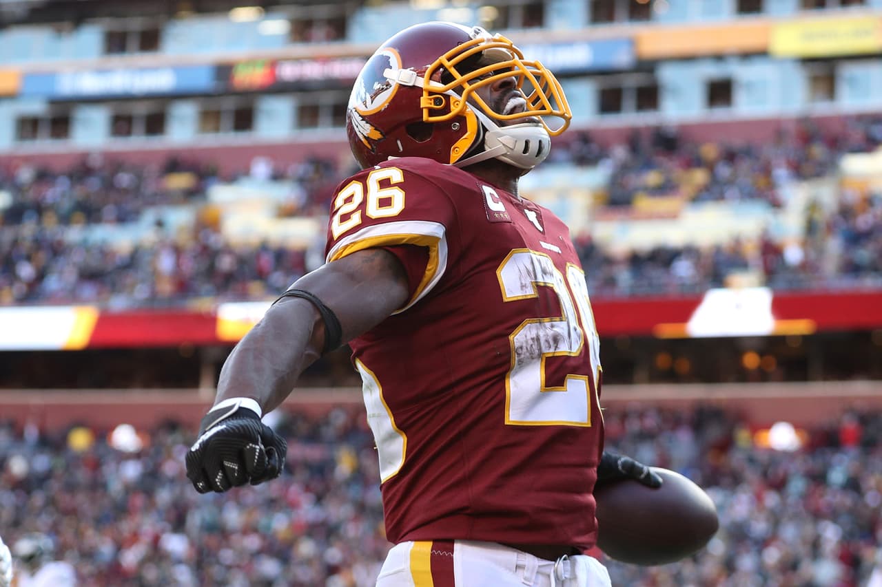 Redskins ejerce su opción por Adrian Peterson