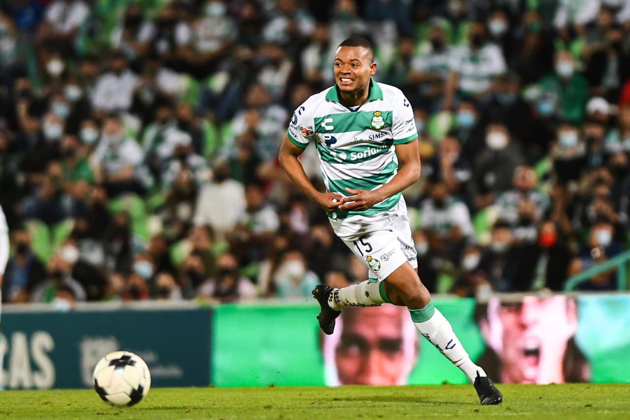 Santos Laguna sumó su tercer triunfo en los últimos cuatro partidos y se metió de lleno en la pelea por el Repechaje gracias los goles de Gorriarán, Suárez y el doblete de Preciado ante unos débiles Xolos de Tijuana.