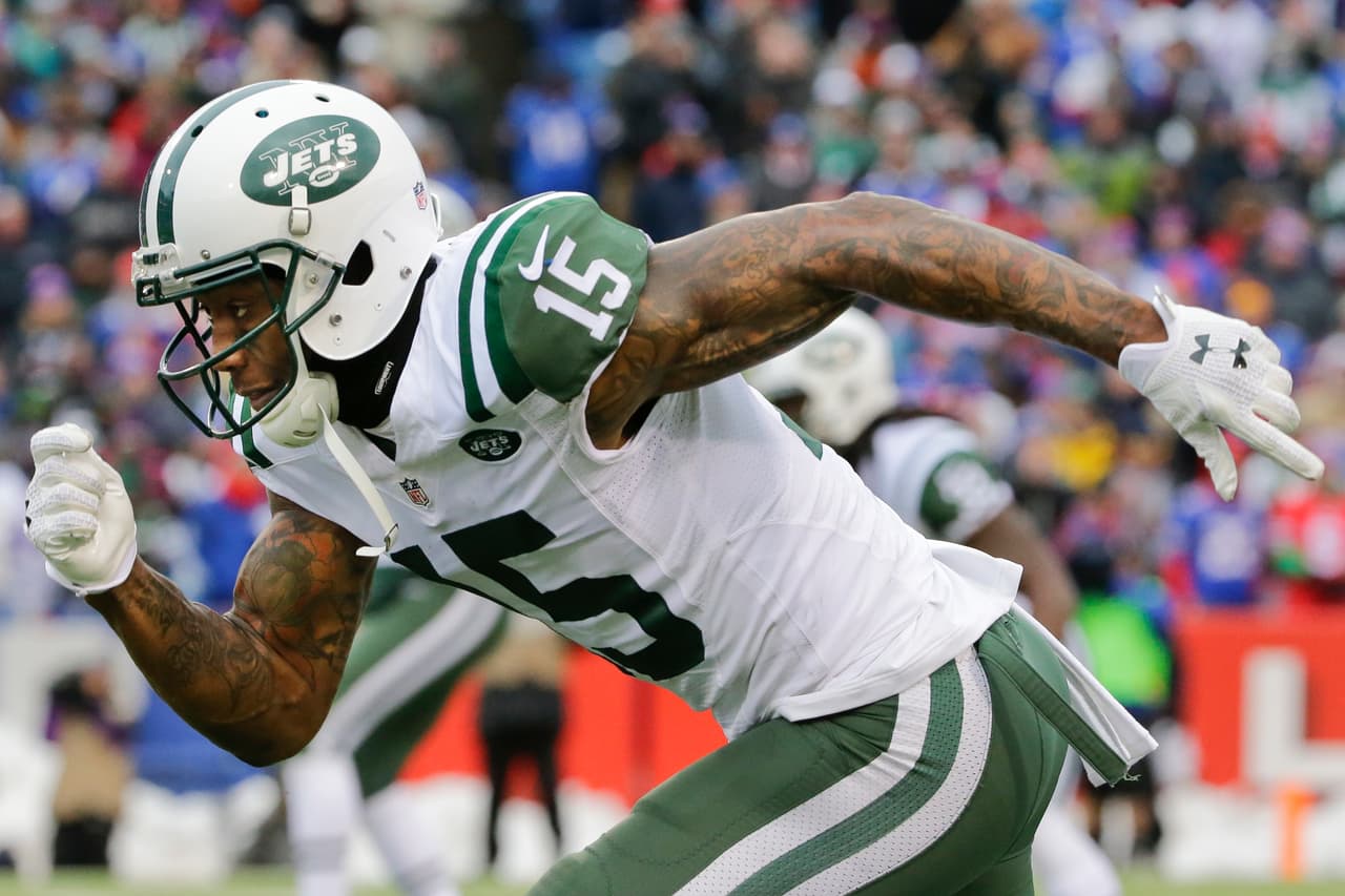25 / BRANDON MARSHALL - WR - NEW YORK JETS - Primera temporada con los Jets y se convirtió en el mejor receptor del equipo con 109 atrapadas para 1,502 yardas y 14 touchdowns. El promedio de 13.8 yardas por recepción fue el segundo mejor de su carrera. Mejoró 32 lugares en el Top 100 con respecto al año pasado.