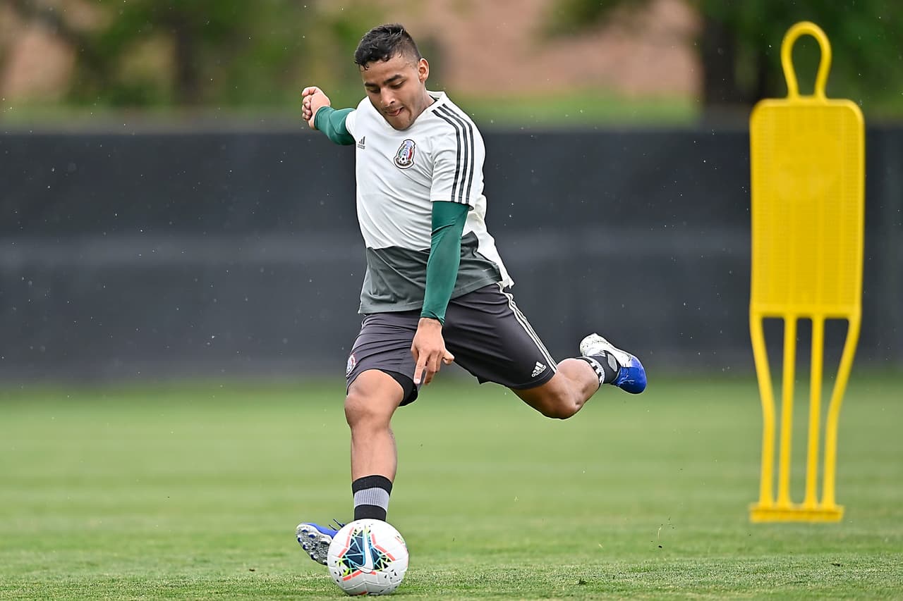 La Selección Mexicana de Fútbol cerró su preparación para enfrentar a Canadá en el segundo compromiso de ambas selecciones en la Copa Oro 2019. Los integrantes del Tricolor realizaron su práctica en las instalaciones de la Universidad de Colorado. Tuvieron una parte de entrenamiento táctico, físico y al final, recreativo, con la finalidad de llegar con buena 'puesta apunto' para el duelo de este miércoles en Denver.