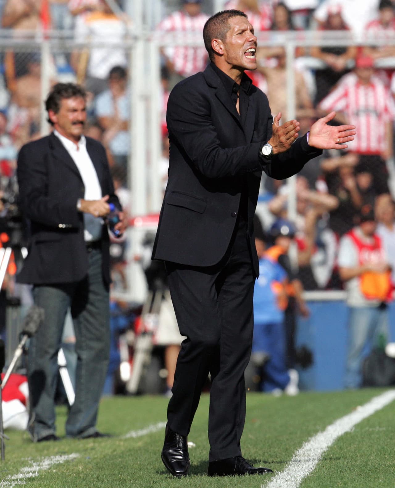 Simeone y La Volpe, en las áreas técnicas respectivas.