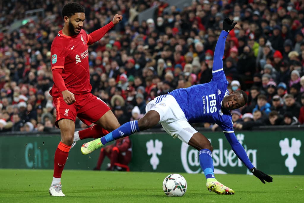 Chelsea vence tranquilamente 0-2 al Brentford, Liverpool sufre frente al Leicester City y tras un empate 3-3 consiguen el pase en la tanda de penaltis, Tottenham sabe aprovechar su localía y vencen 2-1 al west Ham United.