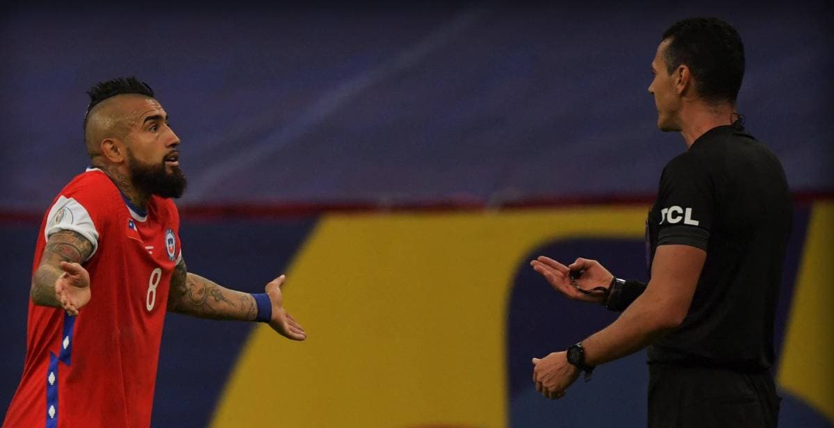 Chile exige suspensión de árbitro por errores en partidos