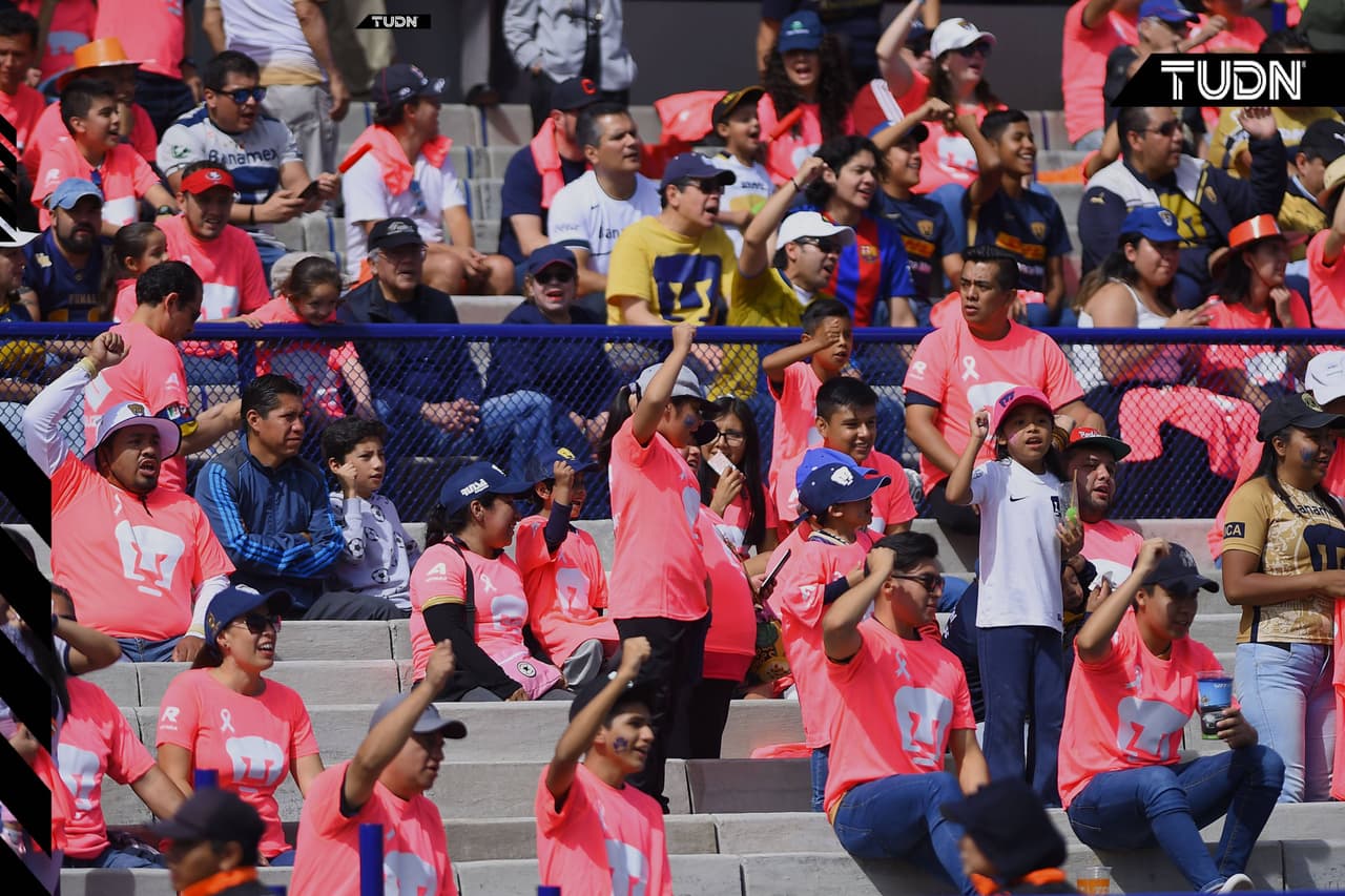 Pumas regaló playeras y cerveza a sus aficionados