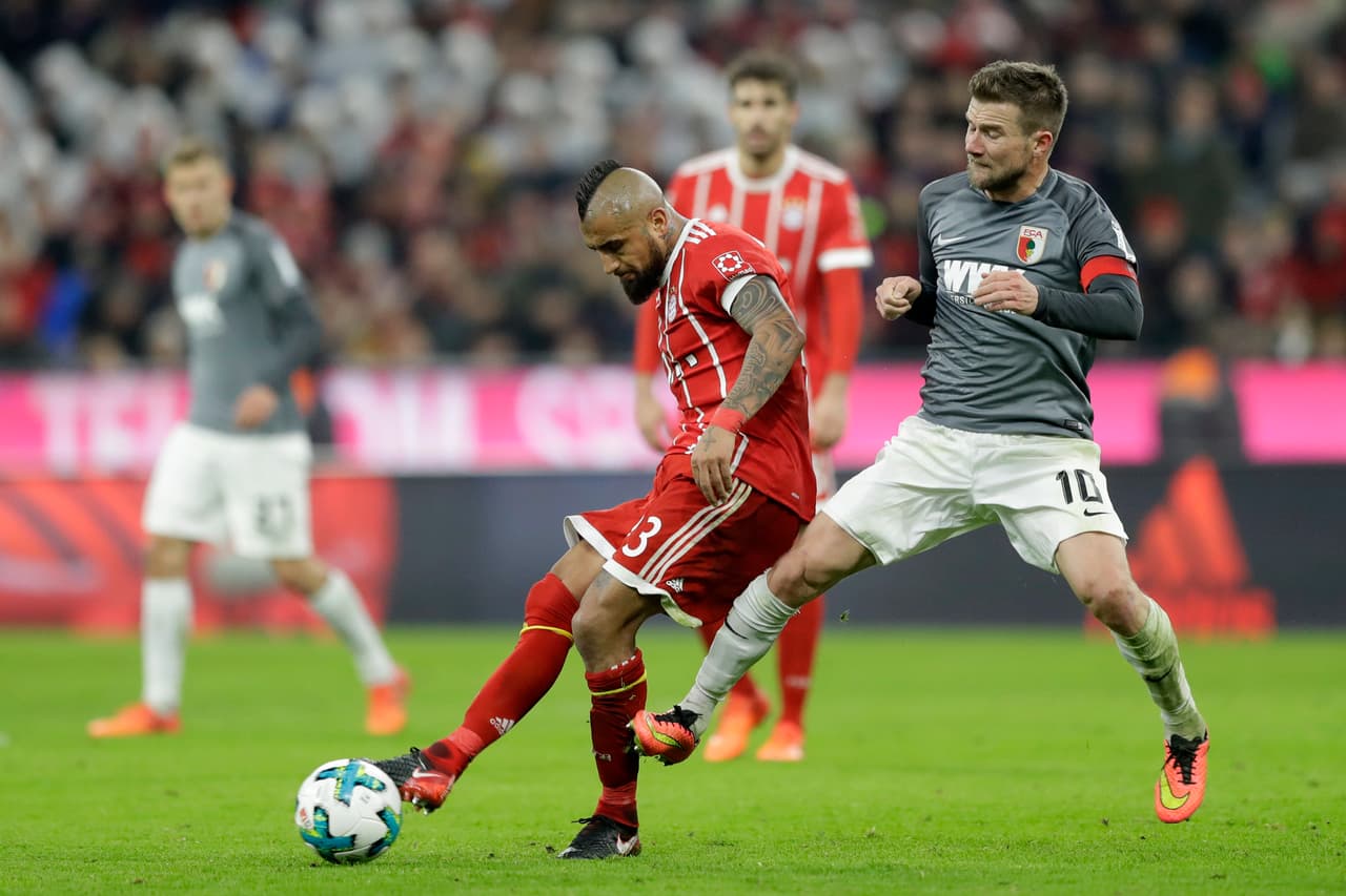 Sin embargo, el manejo de Bayern Munich, que contó con el chileno Arturo Vidal y el colombiano James Rodríguez como titulares, fue cada vez más apabullante.