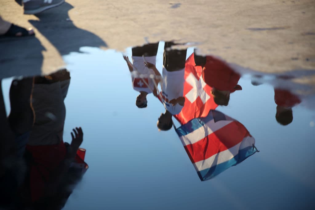 Fanáticos suizos y costarricenses llegaron a abarrotar el estadio Nizhny Novgorod para despedir a sus selecciones en la primera fase. Los ticos se van a casa, los helvéticos a la segunda ronda.