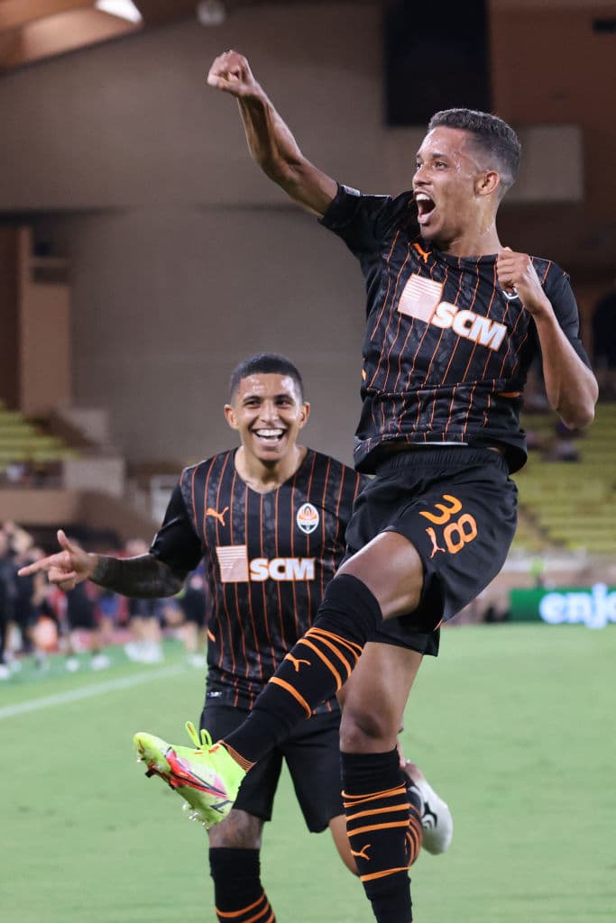 El Shakhtar Donetsk está a un paso de calificar a la fase de grupos de la UEFA Champions League tras derrotar 1-0 a Mónaco con gol de Pedro da Silva al minuto 19'. El partido de vuelta se jugará el miércoles 25 de agosto.