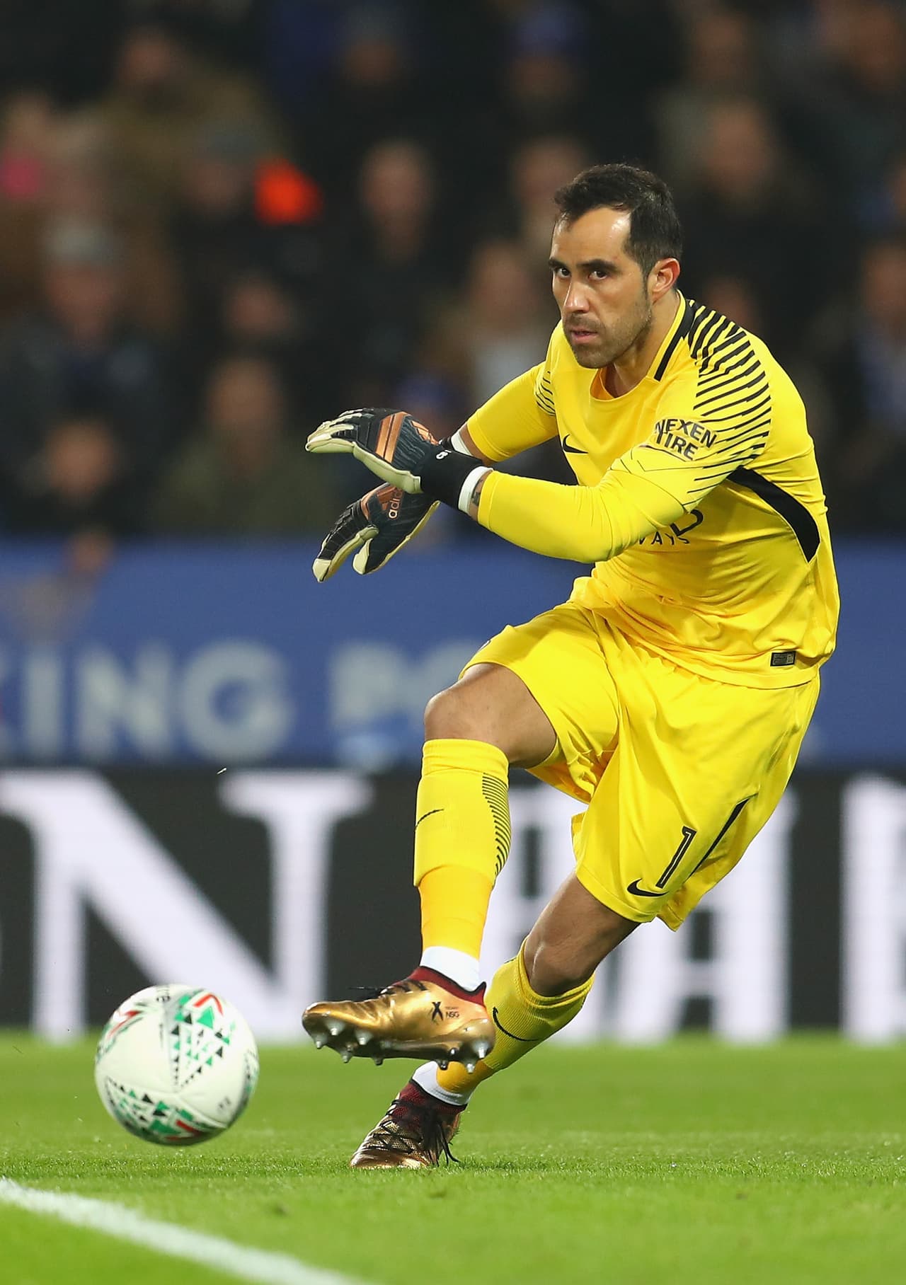 En el arco, como es habitual en las Copas inglesas, el chileno Claudio Bravo estuvo presente deendiendo el arco celeste.