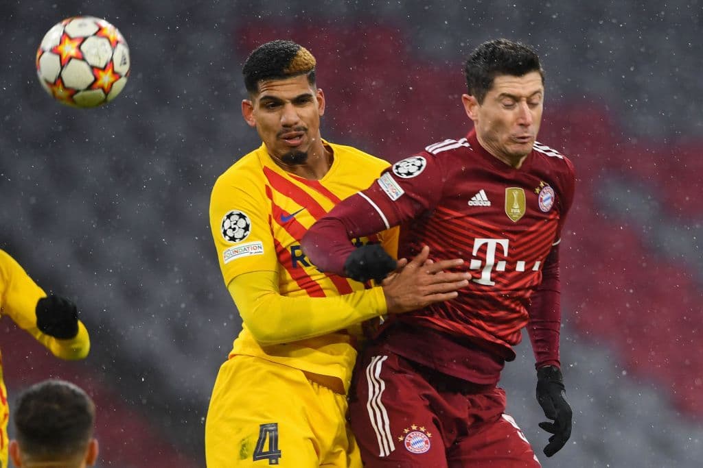 Bayern Munich no tuvo piedad y golea al Barcelona 3-0 dejándolo fuera de la UEFA Champions League. Las anotaciones fueron por parte de Thomas M¨¨uller (34'), Leroy Sané (43') y Jamal Musiala (62'). Desde hace 20 años que el equipo culé no quedaba fuera de la fase de grupos.