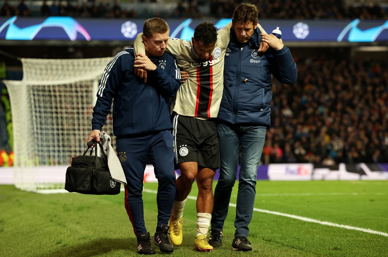 GLASGOW, SCOTLAND - NOVEMBER 01: Owen Wijndal of AFC Ajax leaves the field after receiving medical treatment during the UEFA Champions League group A match between Rangers FC and AFC Ajax at Ibrox Stadium on November 01, 2022 in Glasgow, Scotland. (Photo by Ian MacNicol/Getty Images)