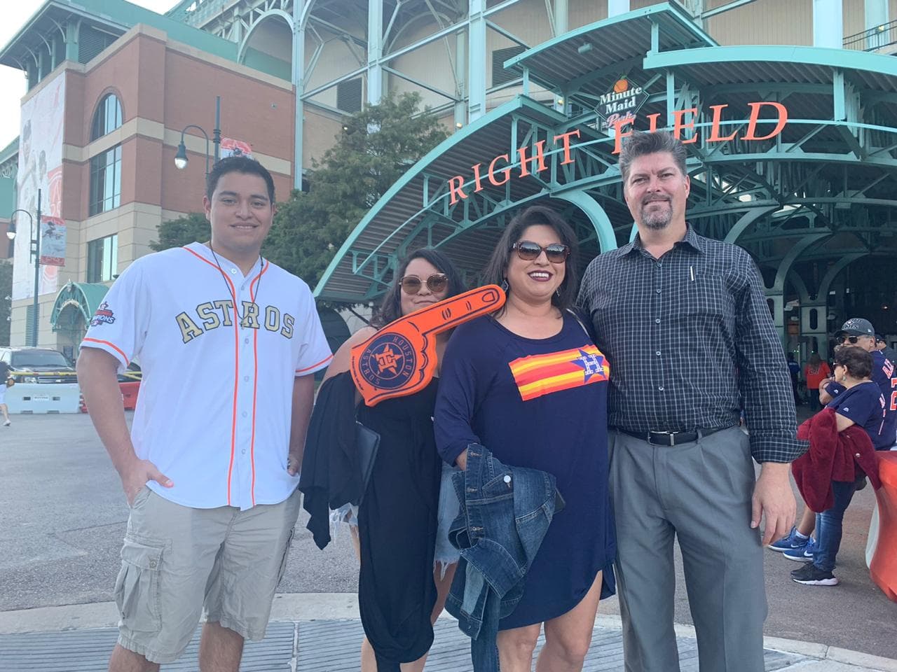 Así se vive el ambiente de la Serie Mundial en Houston, previo al segundo juego entre Astros y Nationals.
