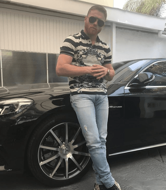 En su colección de coches también está este Mercedes-Benz AMG S63 Coupe, un auto de lujo que supera los 400,000 dólares.