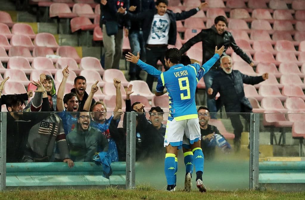 La victoria de Napoli, sumada al empate de visita a Estrella Roja la fecha pasada, lo deja como líder de su grupo.