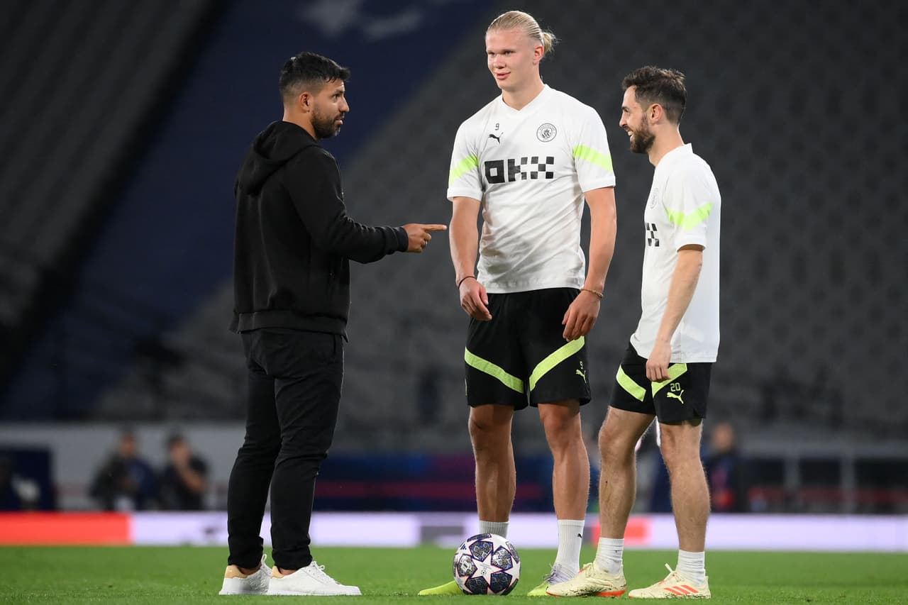 Kun charlando con Haaland y Bernardo Silva previo a la Final del City.