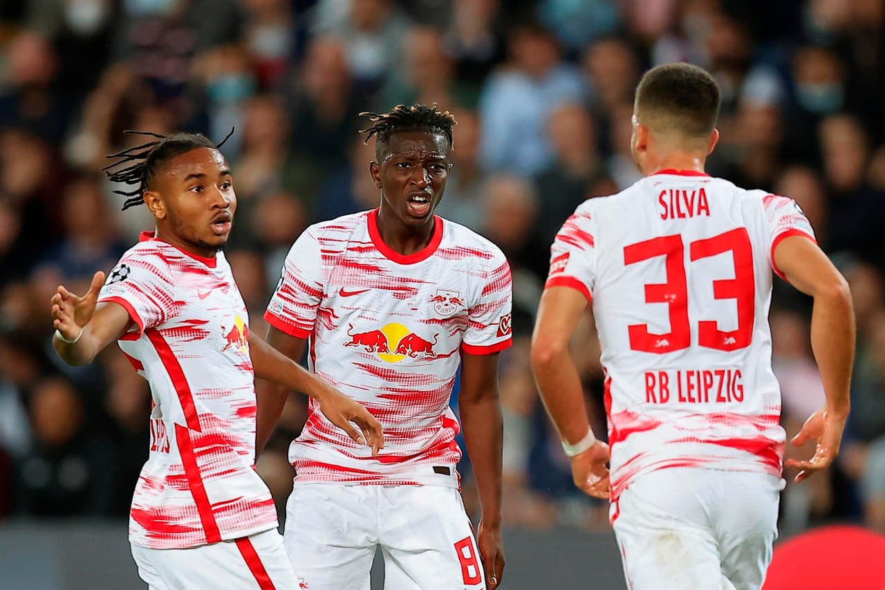 Barcelona se impone sobre el RB Leipzig 3-2 con doblete de Lionel Messi (67', 74') y gol de Kylian Mbappé (9'), mientras que para la escuadra alemana, fueron André Silva (28') y Nordi Mukiele (57') quienes sumaron anotaciones en el Parque de los Príncipes.