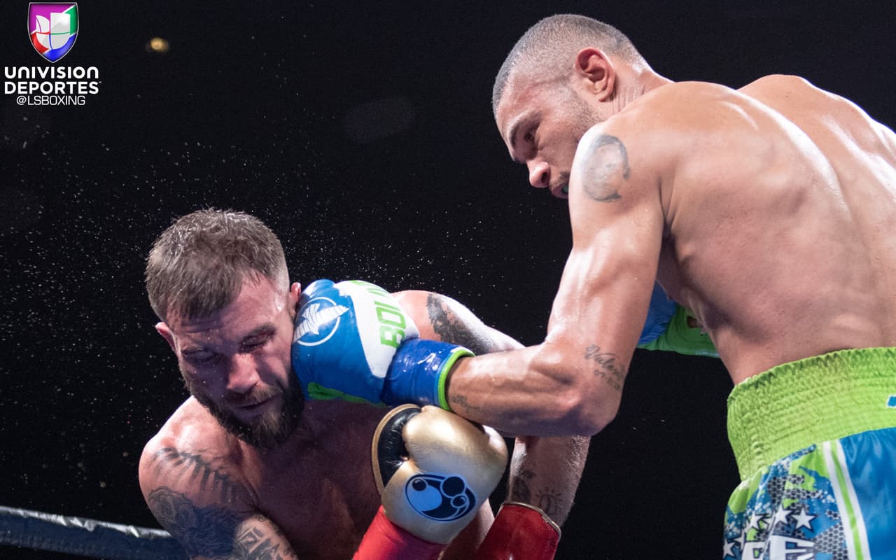 En una pelea emocionante, Caleb Plant logró despojar a José Uzcátegui de su cetro supermedio de la FIB en Los Ángeles tras noquear en dos ocasiones al entonces campeón venezolano.
