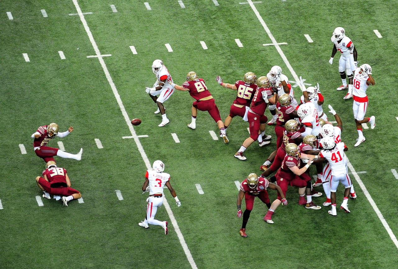 Aguayo fue el pateador de mejor rendimiento en la historia de la Conferencia de la Costa Atlántica (ACC) y el tercero mejor en la historia de la NCAA.