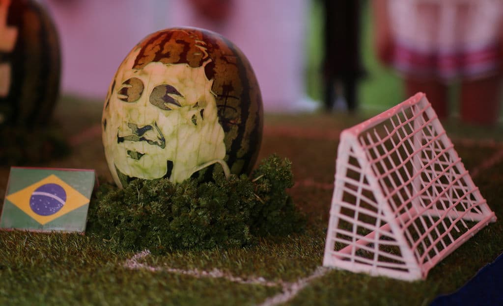 Neymar fue uno de los jugadores que estuvo en esta exposición. Para responder a sus críticos, su sandía no se cayó.