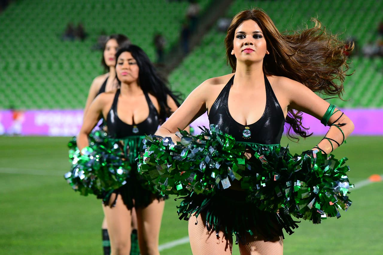 La belleza de las porristas en la fecha 13