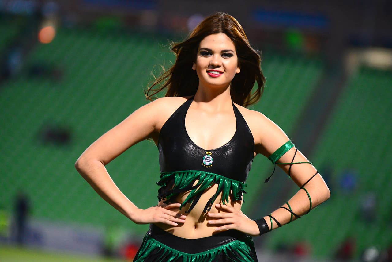 La belleza de las porristas en la fecha 13