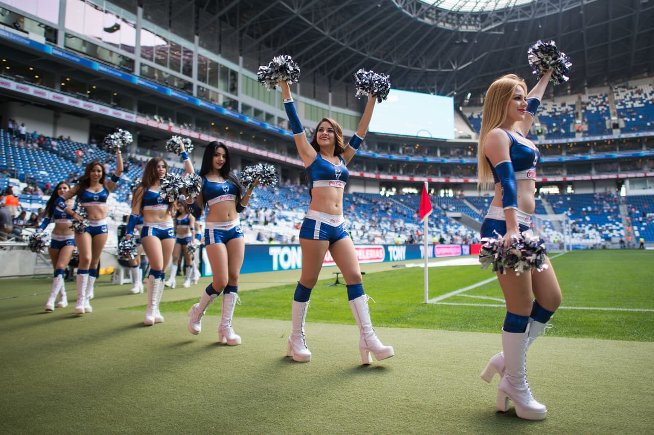 La belleza de las porristas en la fecha 13