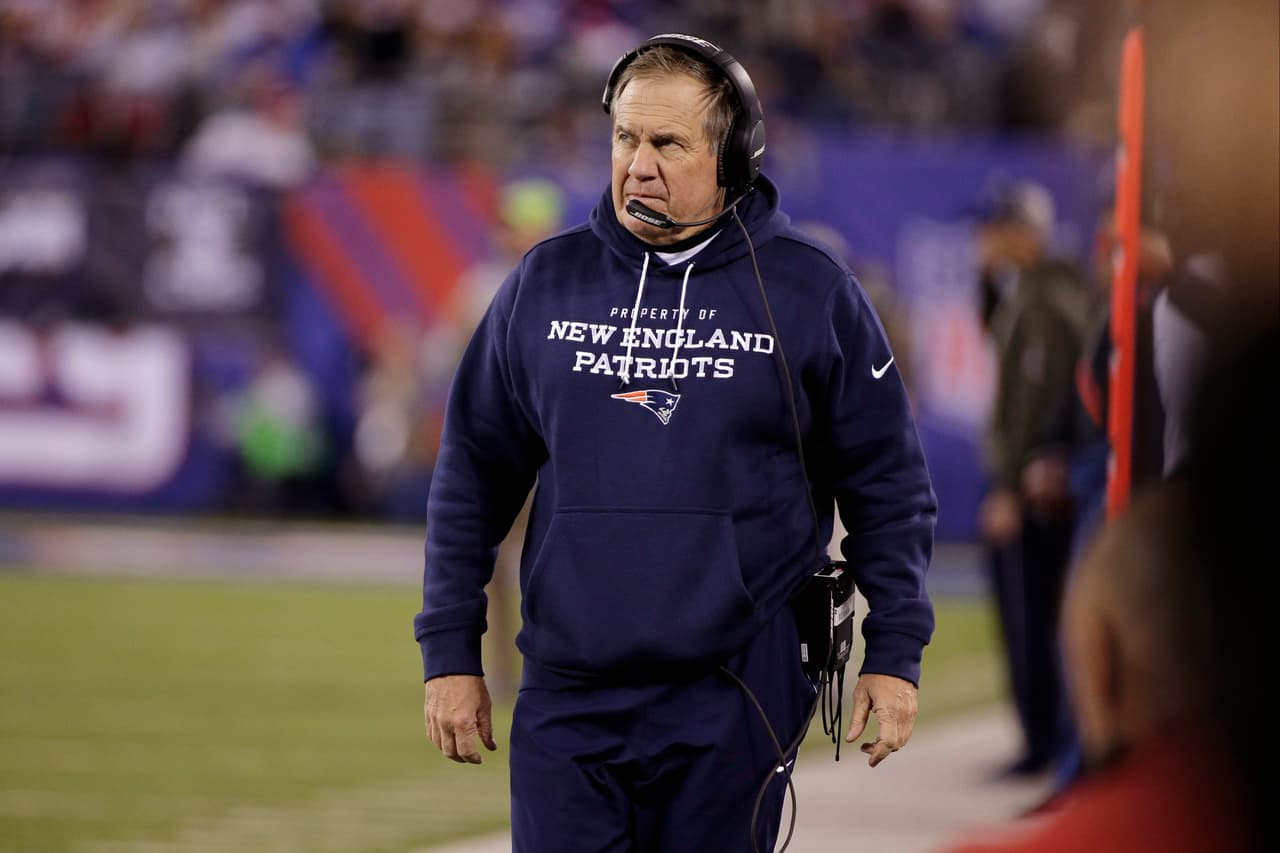 BILL BELICHICK Coach principal de los New England Patriots desde el año 2000. Ganador de 4 Super Bowls, XXXVI, XXXVIII, XXXIX y XLIX.