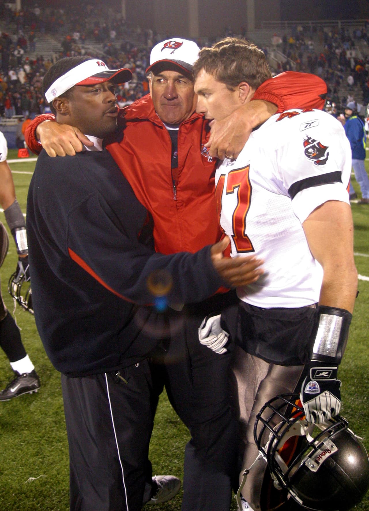 MIKE TOMLIN Campeón del Super Bowl XXXVII como entrenador de los defensivos secundarios de los Tampa Bay Buccaneers bajo el mando del coach Jon Gruden. También ya ganó con Pittsburgh el Super Bowl XLIII como entrenador en jefe.