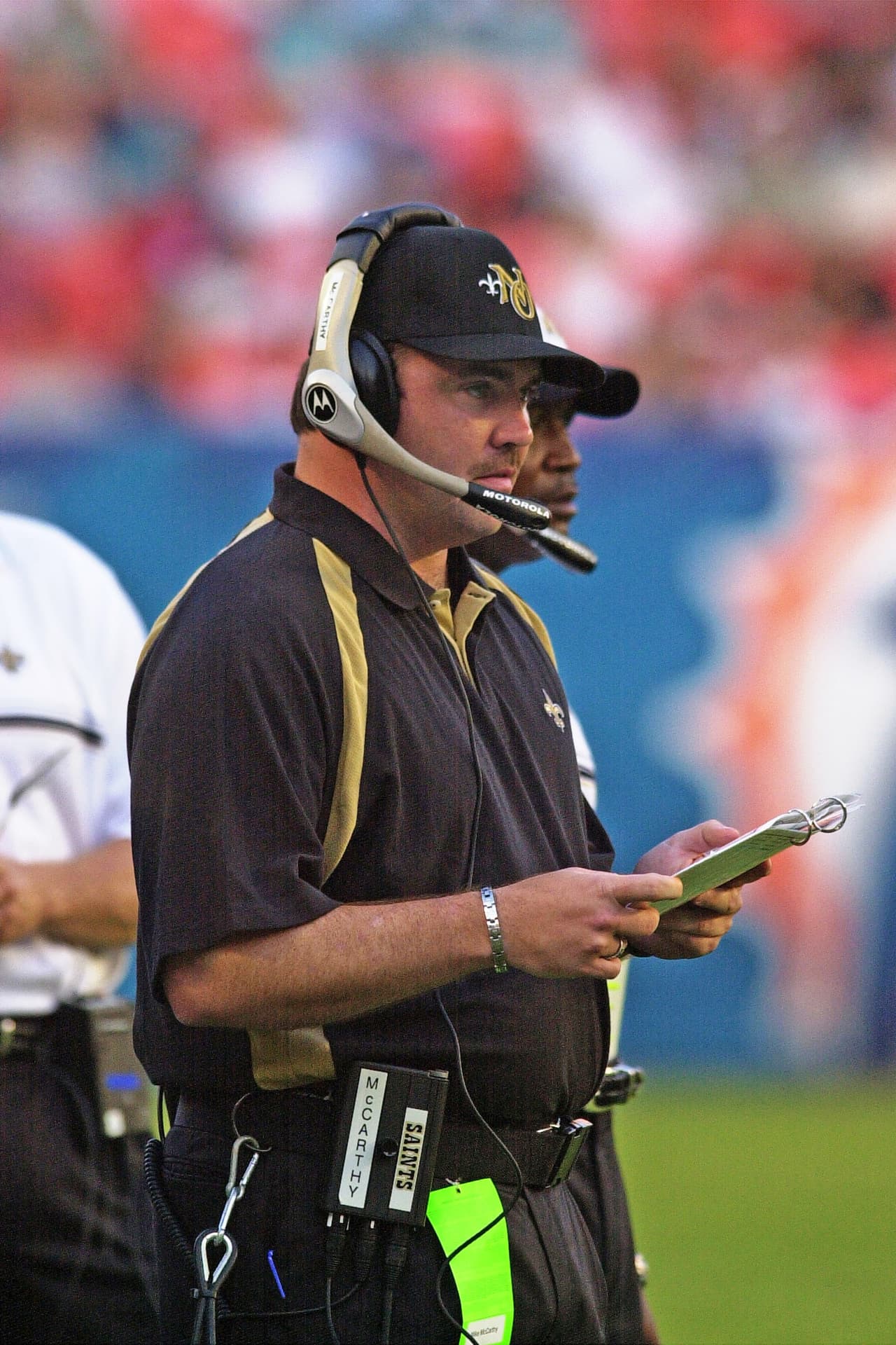 MIKE MCCARTHY Trabajó como entrenador asistente con Kansas City Chiefs, Green Bay Packers, New Orleans Saints y San Francisco 49ers pero con ninguno alcanzó el Super Bowl.