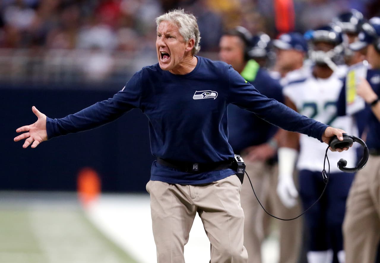 PETE CARROLL A partir de 2010 es entrenador en jefe de los Seattle Seahawks. No es su primera experiencia en la NFL. Varias veces fue asistente, incluso coach principal de los Jets y Patriots. Pero fue en Seattle donde alcanzó el título de Super Bowl, edición XLVIII sobre Denver Broncos.