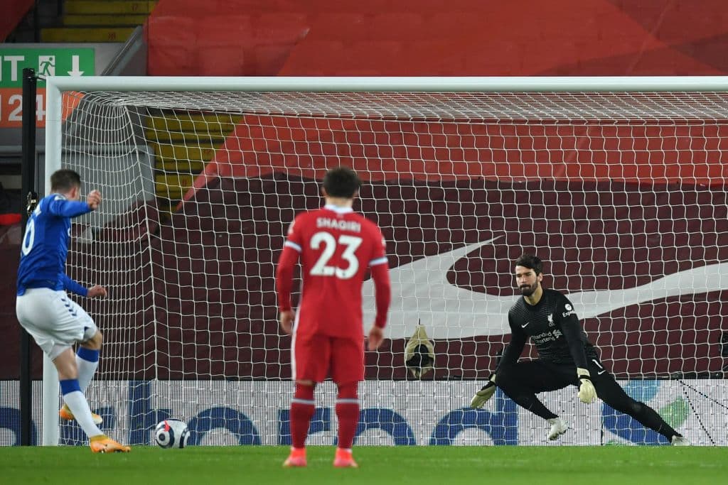 Richarlison (3’) marcó muy temprano en el partido para poner el frente a los de Ancelotti. Sigurðsson (83’) sentenció el resultado mediante la pena máxima. Liverpool y Everton cierran la jornada 25 con 40 unidades en la sexta y séptima posición del futbol inglés, momentáneamente.