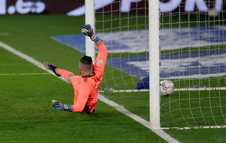 Celta de Vigo no tiene piedad y golea a Cádiz 4-0. Nolito abrió el marcador al minuto 6, seguido de Iago Aspas y Fran Beltrán. La cereza en el pastel fue de Brais Mendes y así fue cómo se llevaron los tres puntos en la Jornada 13 de LaLiga.