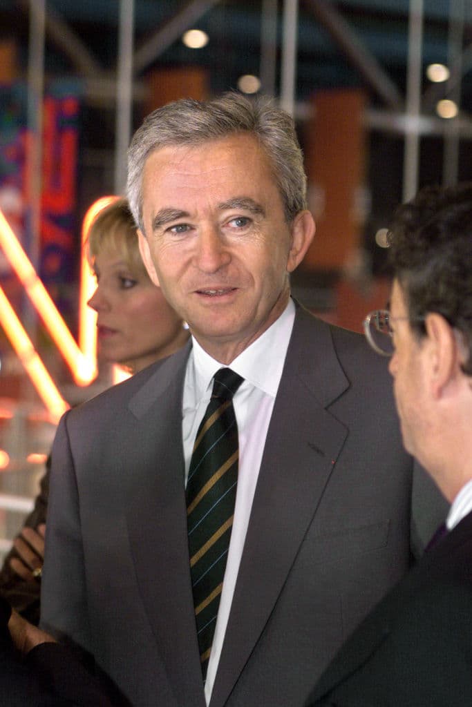 El conglomerado posee marcas como: Christian Dior, Givenchy, Marc Jacobs, Stella McCartney, Loro Piana, Kenzo, Celine, Fenty, Bulgari, entre otras.
<br>