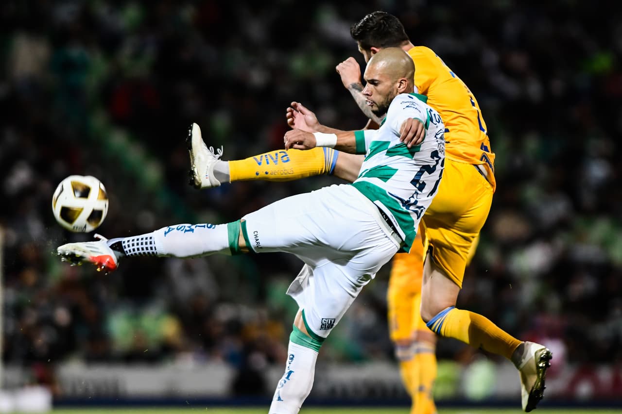 Diego Valdés y el 'Mudo' Aguirre son los hombres de la noche y le dan la victoria 2-1 a Santos sobre Tigres.