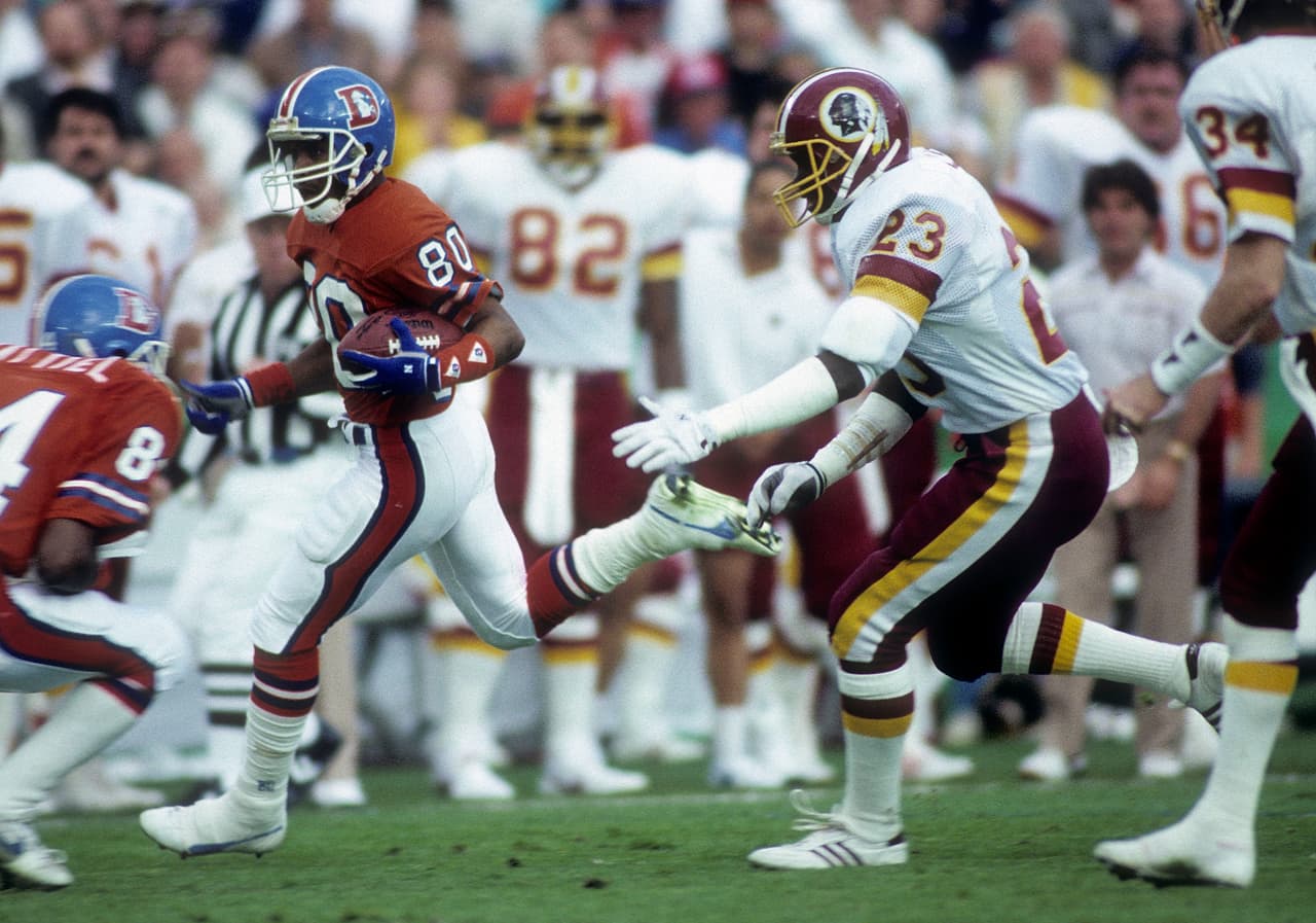 Todd Bowles #23 de los Redskins durante el Super Bowl XXII el 31 de enero de 1988 en San Diego, California. Washington ganó 42-10.