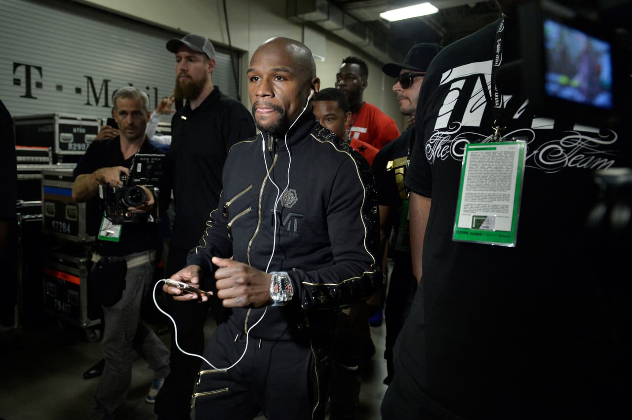 LAS VEGAS, NV - AUGUST 26: Floyd Mayweather Jr. arrives at the arena for his super welterweight boxing match against Conor McGregor on August 26, 2017 at T-Mobile Arena in Las Vegas, Nevada. (Photo by Brandon Magnus/Zuffa LLC/Zuffa LLC via Getty Images )