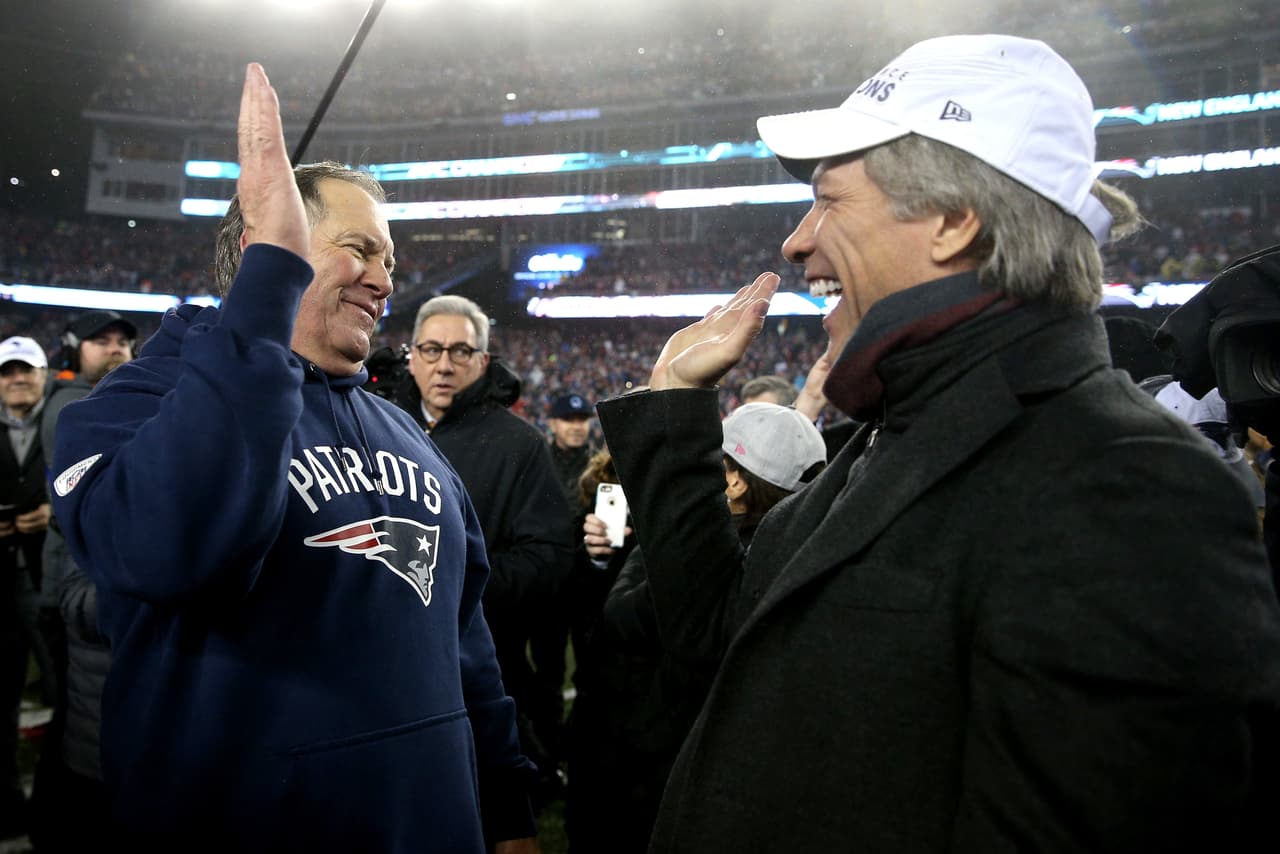 Incluso el cantante Jon Bon Jovi se unió a la celebración con los Patriots como campeones de la Conferencia Americana de la NFL.