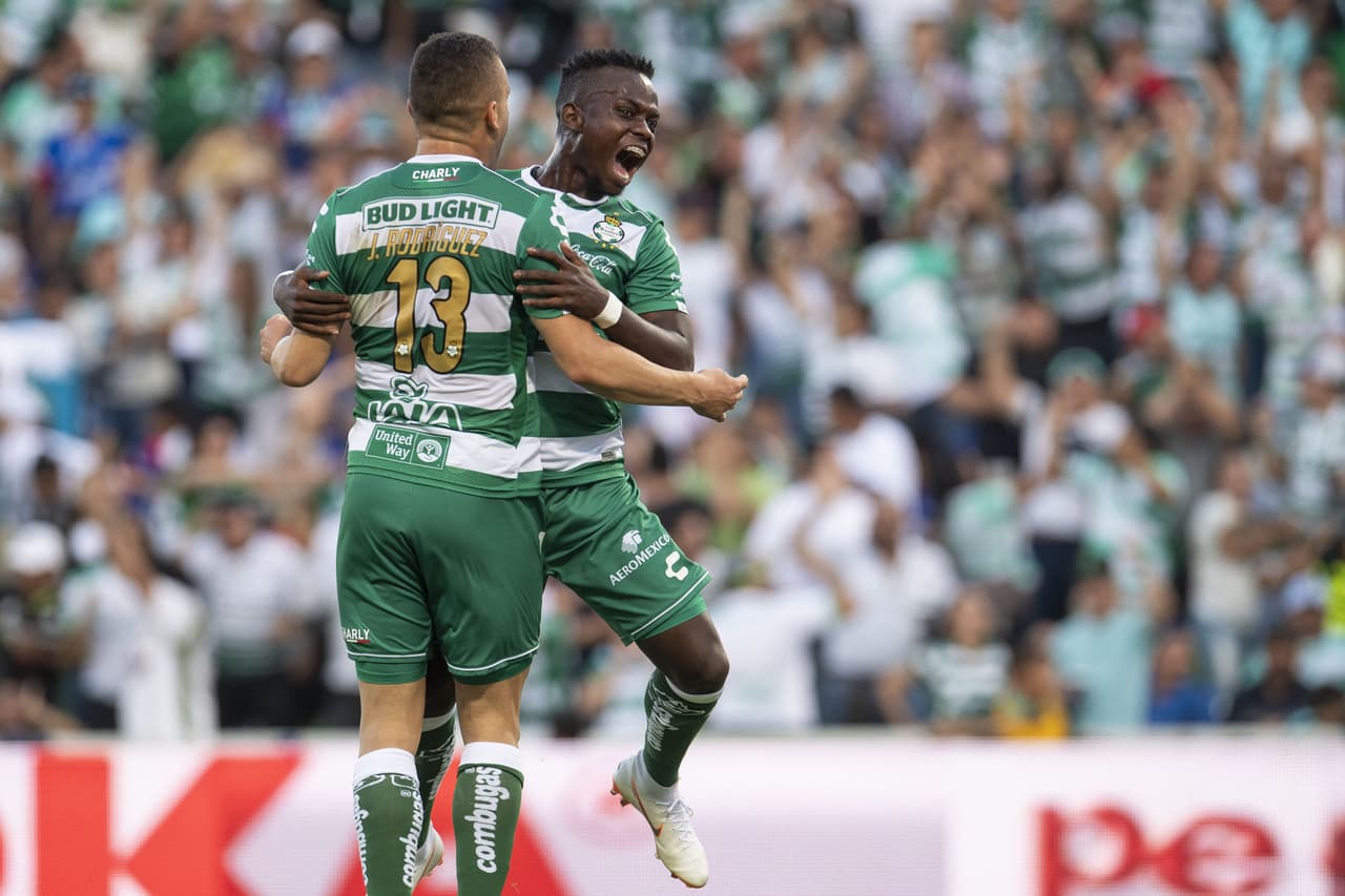 Deiner Quiñones tiene similitudes notorias en las condiciones con Quintero, que a su edad ya había tenido un paso fallido por Europa. Aún así, tiene un referente de su país.