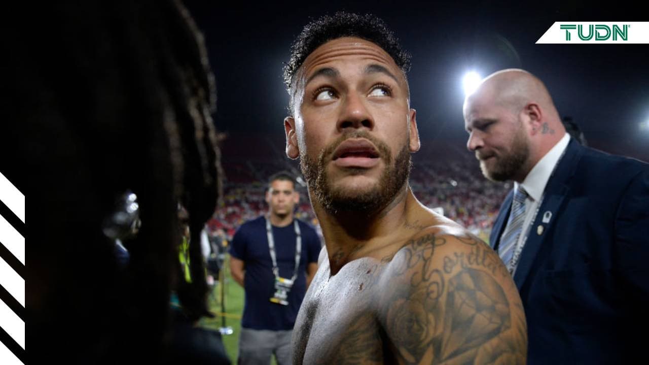 Neymar declara ante la policía por agresión a un aficionado