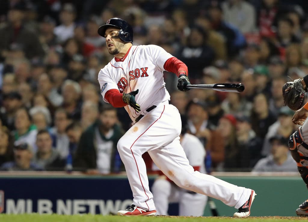 Cubriendo la primera base y bateando como quinto aparece Steve Pearce.