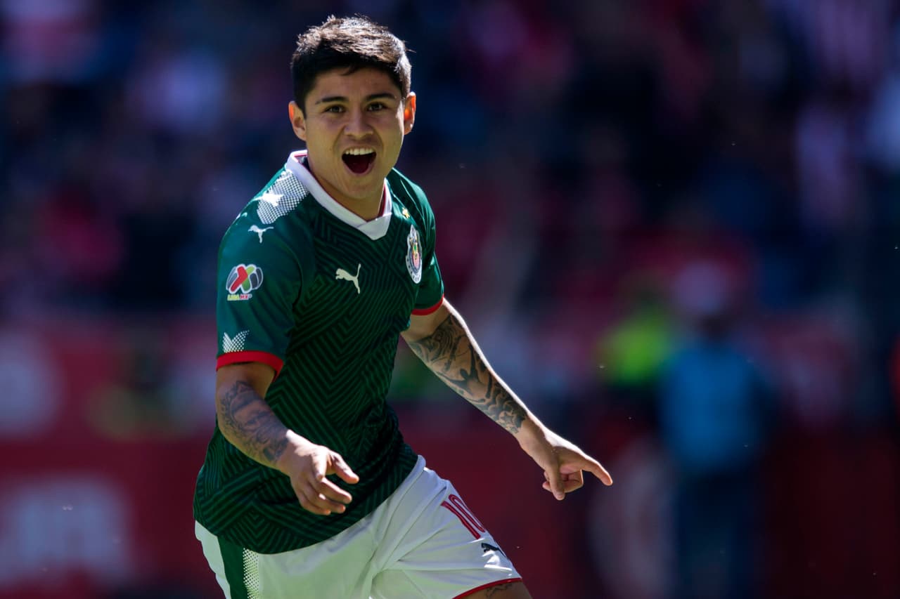 El gol estuvo marcado por la polémica ya que la recepción del balón, previo al remate, pareció ser realizada con el brazo.